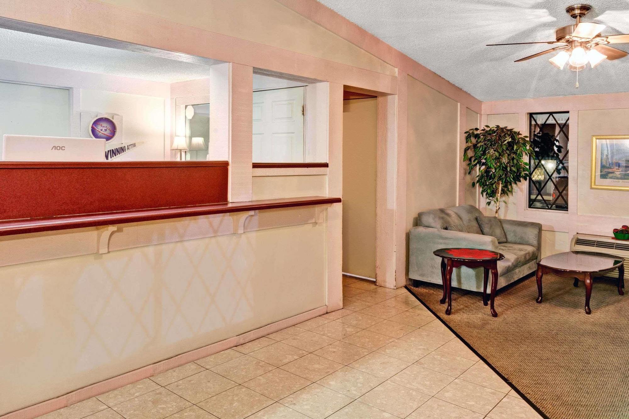 Knights Inn Austell Bagian luar foto